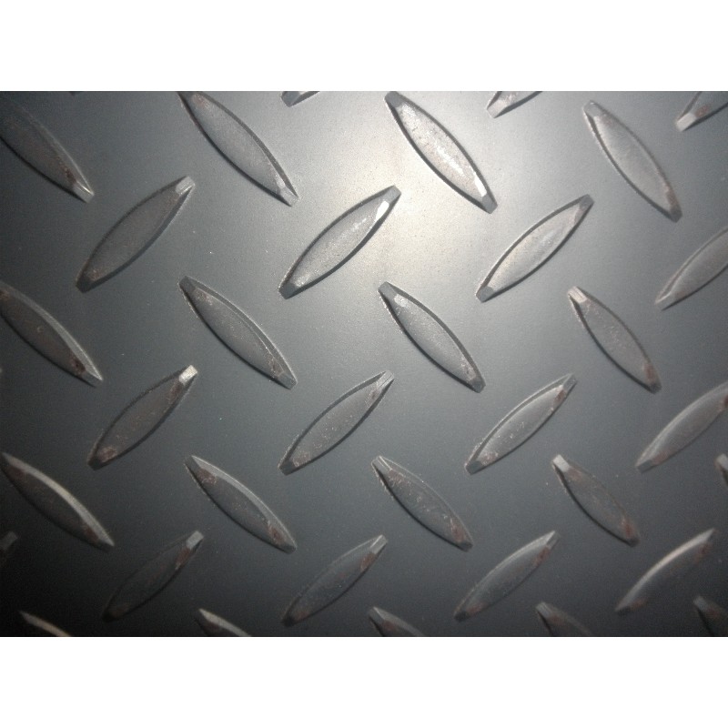 Plaque aluminium antidérapante à la découpe Epaisseur en mm 2 / 3,5 mm  Longueur en cm 50 cm Largeur en cm 50 cm Dimension de la plaque Standard